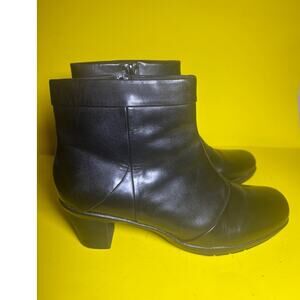 Clarks Bendables Black Leather Ankle Boots size 10 M